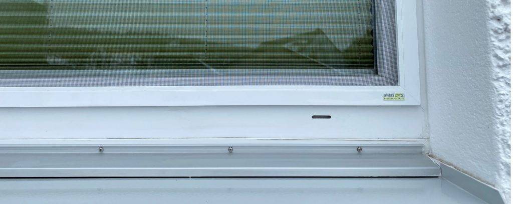 Gibt es Fliegennetz für die Wasserschlitze am Fenster?